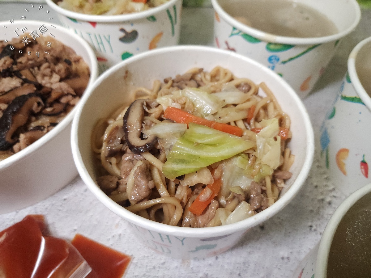 吃不吃油飯｜中和美食，油飯、炒米粉、炒麵一次滿足，LINE預訂外帶超方便