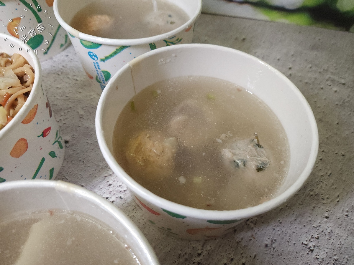 吃不吃油飯｜中和美食，油飯、炒米粉、炒麵一次滿足，LINE預訂外帶超方便