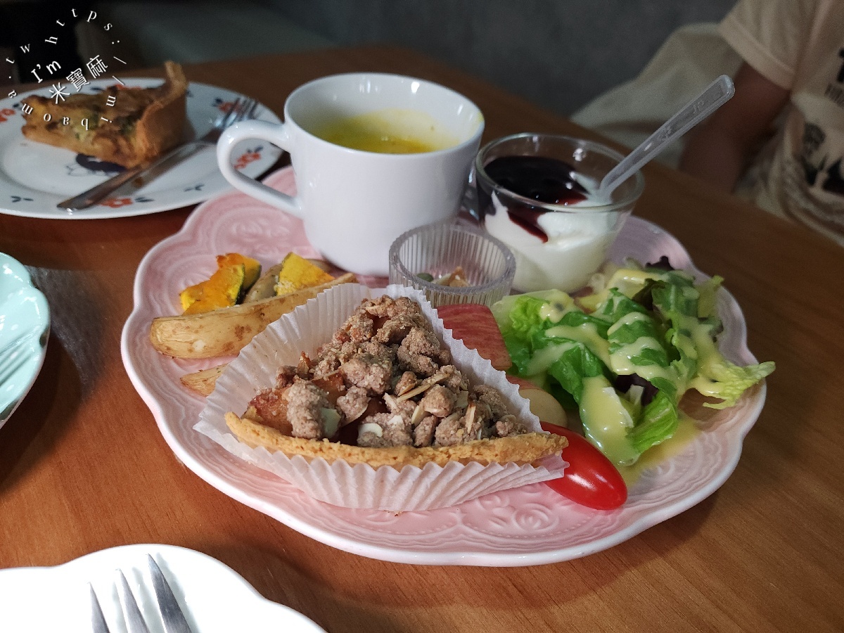 老派的約會｜新店美食，甜鹹派＋鹹派輕食盤，午後來杯拿鐵超享受
