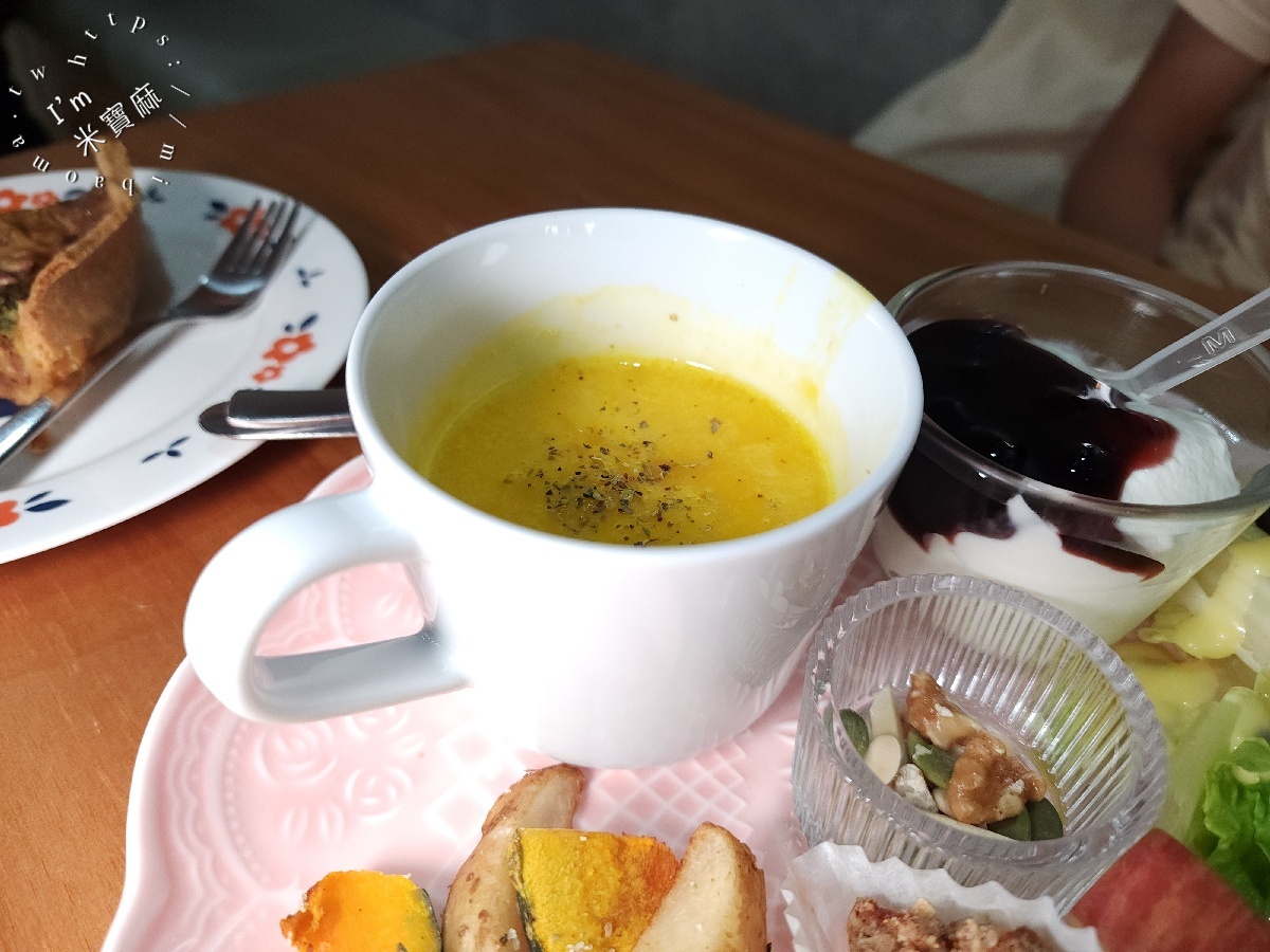 老派的約會｜新店美食，甜鹹派＋鹹派輕食盤，午後來杯拿鐵超享受