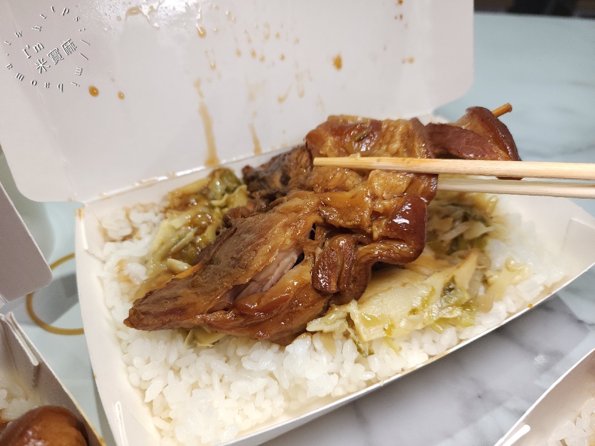 極黑家A Yi 腿庫飯｜樹林美食，腿庫、燒肉、香腸三拼超澎湃！俊英街人氣腿庫飯