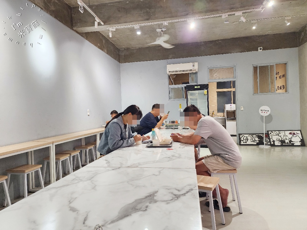 極黑家A Yi 腿庫飯｜樹林美食，腿庫、燒肉、香腸三拼超澎湃！俊英街人氣腿庫飯