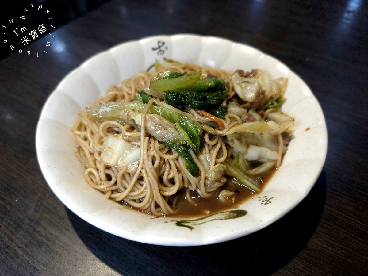 隆炒飯大王｜板橋美食，平價又大份量的炒飯、炒麵、熱炒，萬板路在地人氣小吃