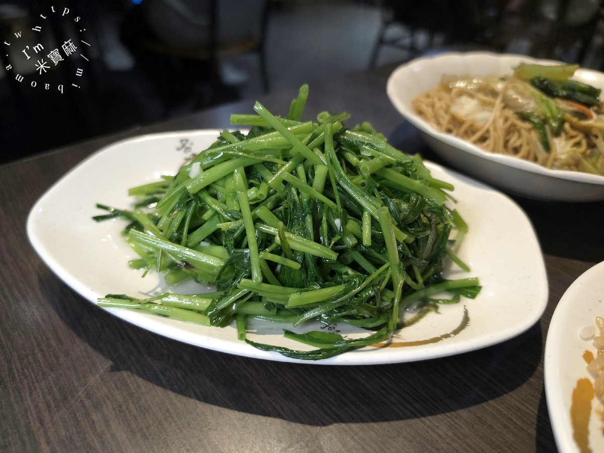 隆炒飯大王｜板橋美食，平價又大份量的炒飯、炒麵、熱炒，萬板路在地人氣小吃