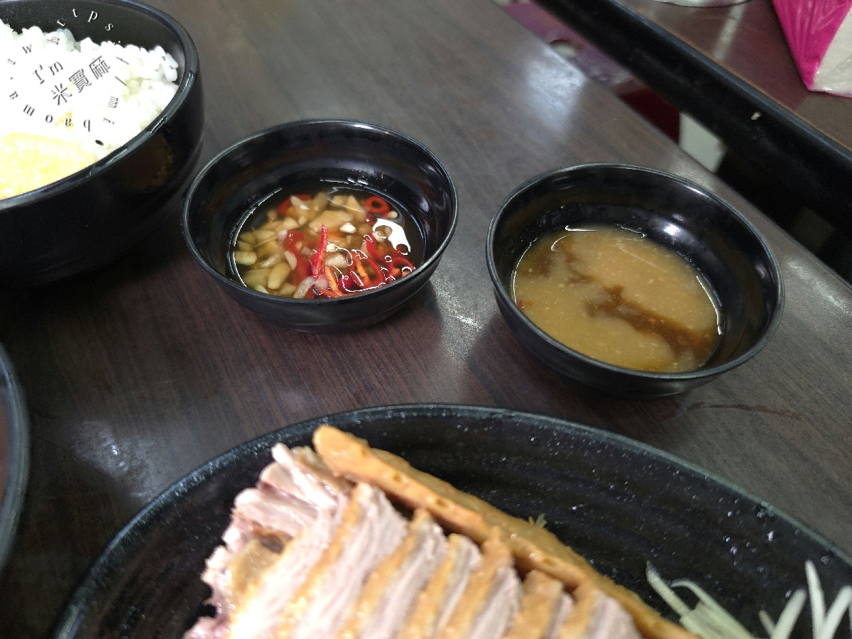 木柵老爹鵝肉專賣店｜台北文山區美食，煙燻鵝肉、鵝油飯必吃，平日鵝肉麵、假日魯白菜別錯過