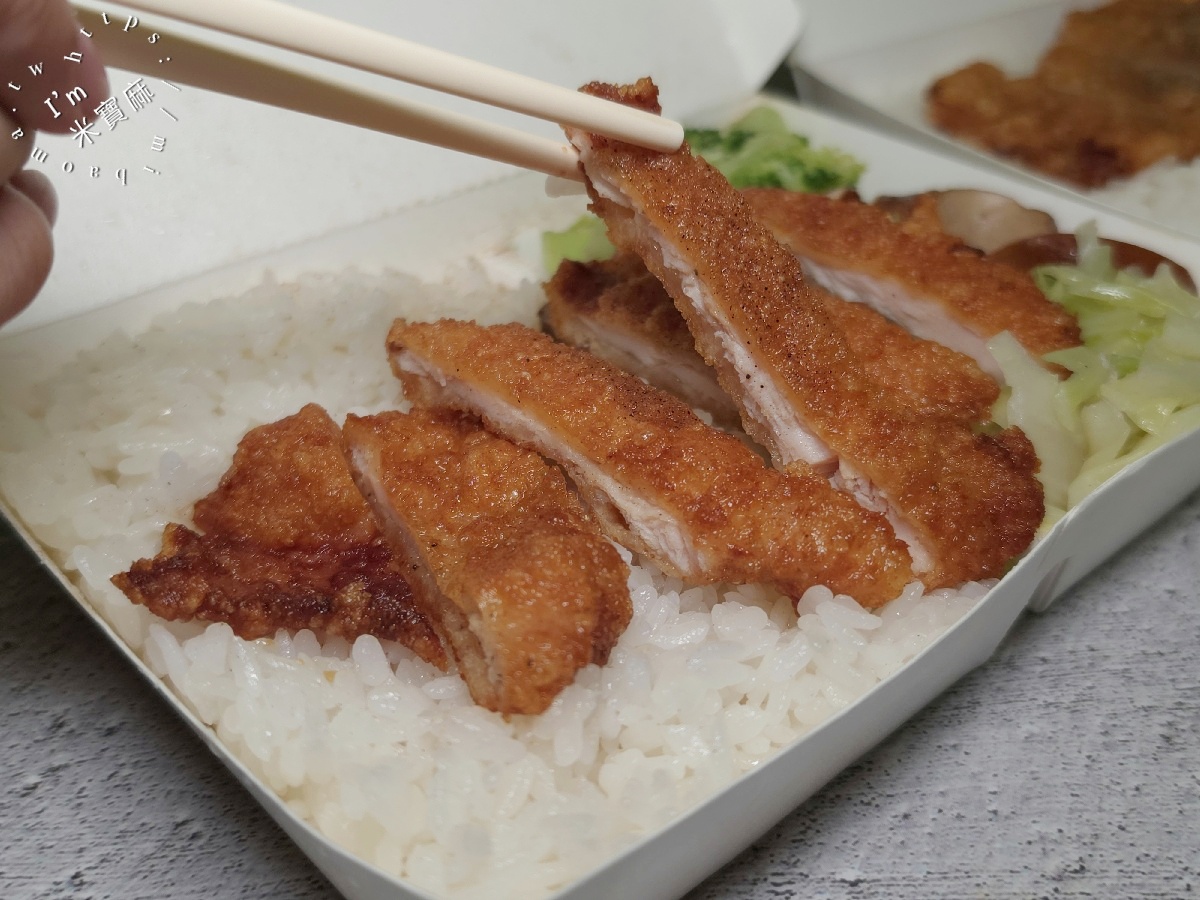 農會隔壁便當店 一品快餐|板橋美食,百元排骨飯、雞腿飯,配菜自己挑的平價便當 農會隔壁便當店 一品快餐|板橋美食,百元排骨飯、雞腿飯,配菜自己挑的平價便當