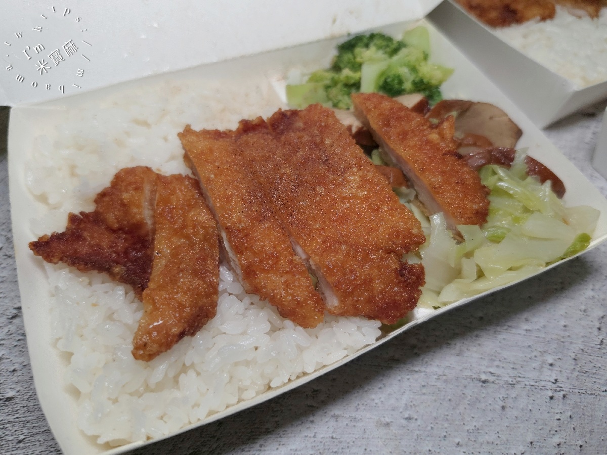 農會隔壁便當店 一品快餐|板橋美食,百元排骨飯、雞腿飯,配菜自己挑的平價便當 農會隔壁便當店 一品快餐|板橋美食,百元排骨飯、雞腿飯,配菜自己挑的平價便當