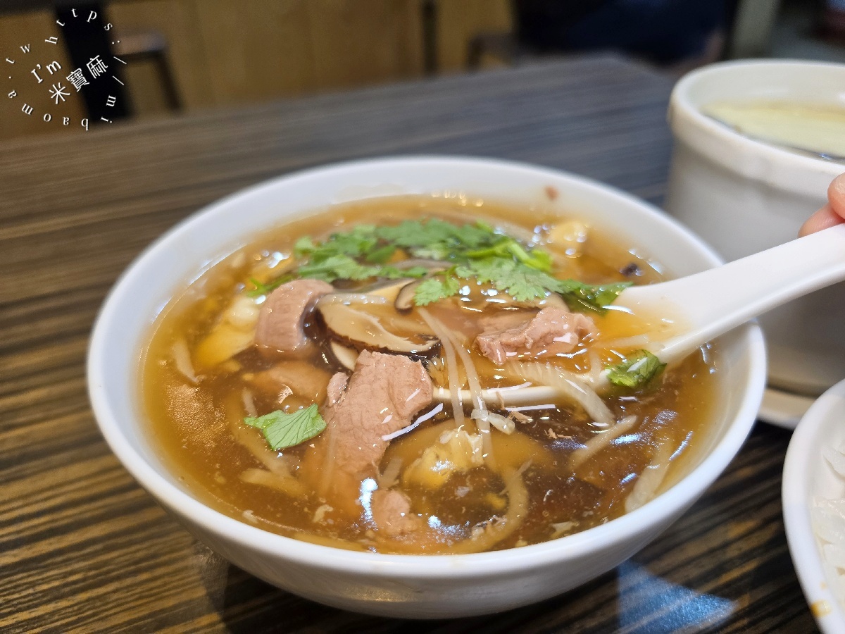 北港町 Pak Káng Tìn｜永和美食，百元有找的香腸飯、滷肉飯
