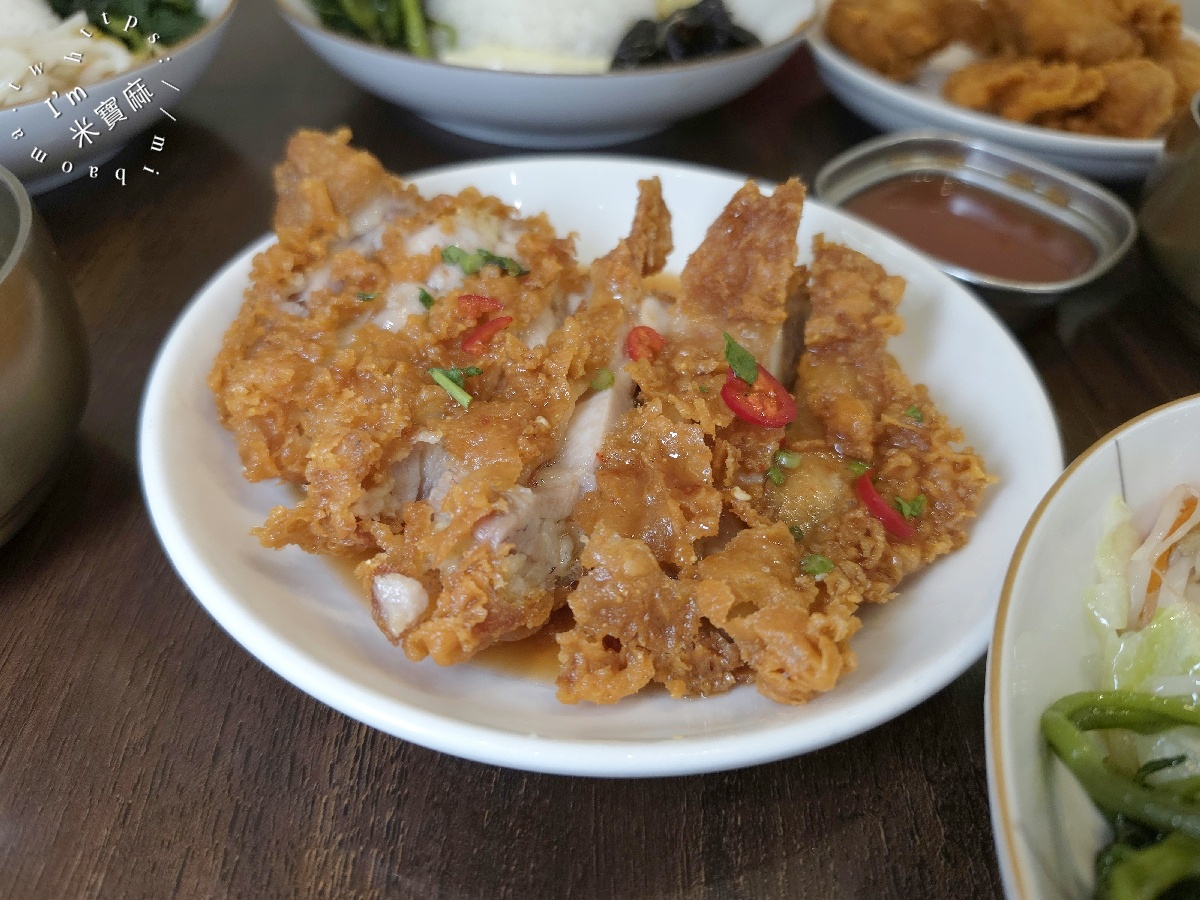 全福食堂｜興南夜市美食，泰式椒麻雞腿飯、打拋豬必吃