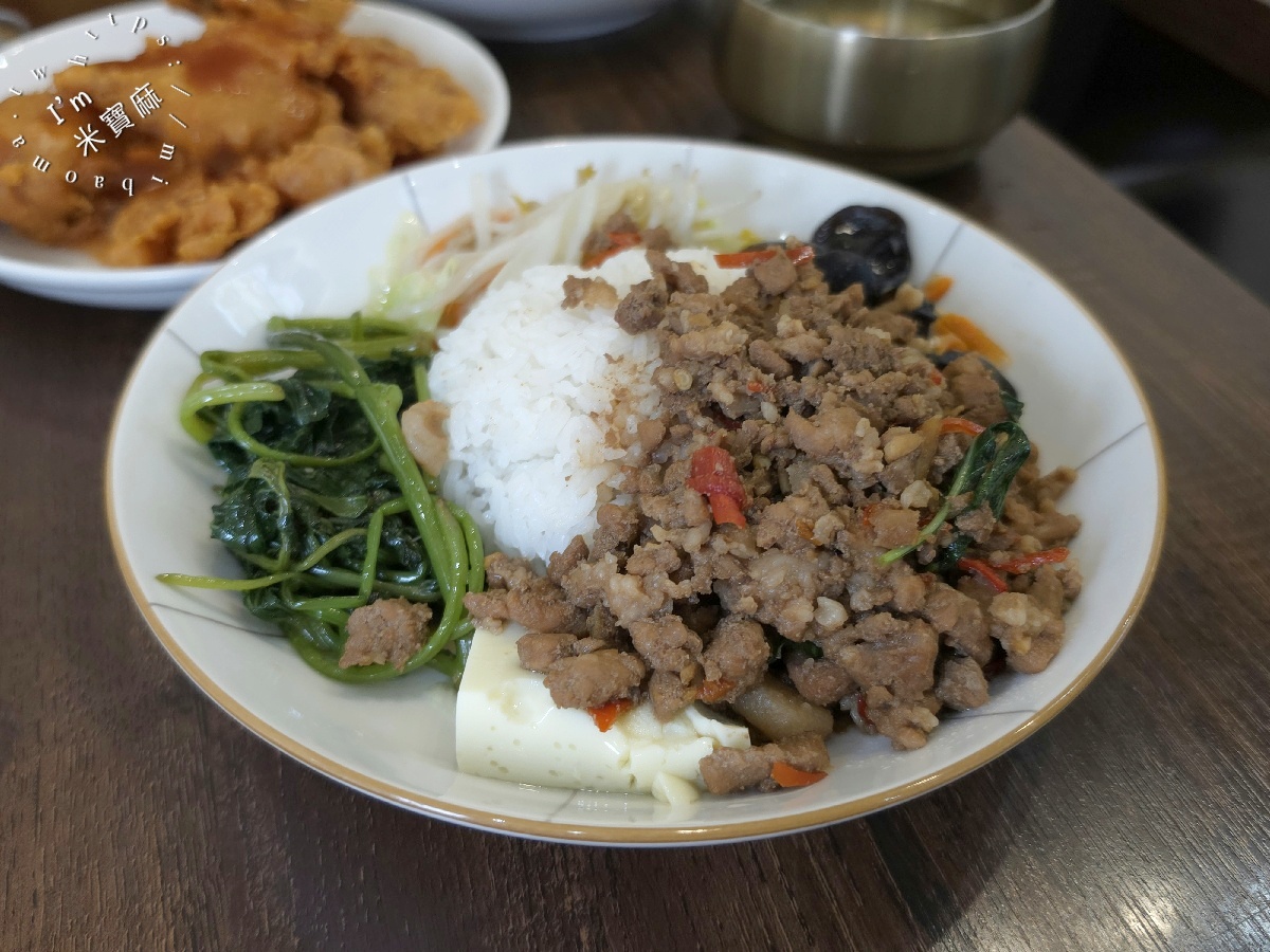 全福食堂｜興南夜市美食，泰式椒麻雞腿飯、打拋豬必吃