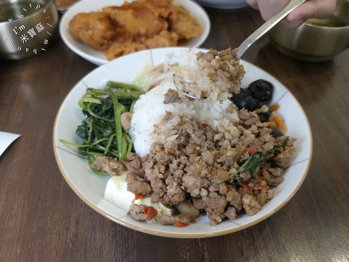 全福食堂｜興南夜市美食，泰式椒麻雞腿飯、打拋豬必吃