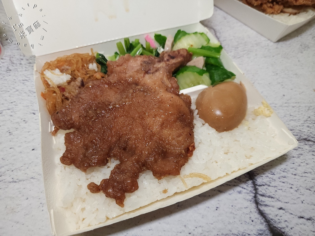 仁愛池上便當|中和興南夜市美食,排骨飯、雞腿飯、雞排飯,高 CP 值便當推薦 仁愛池上便當|中和興南夜市美食,排骨飯、雞腿飯、雞排飯,高 CP 值便當推薦