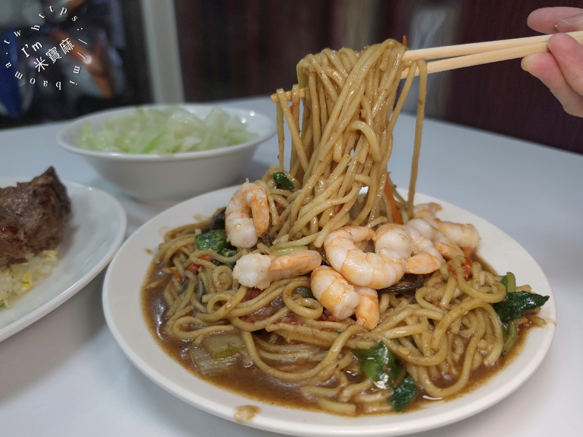 雙龍炒飯｜板橋美食，前鼎泰豐主廚掌勺，排骨蛋炒飯、沙茶蝦仁炒麵一次吃