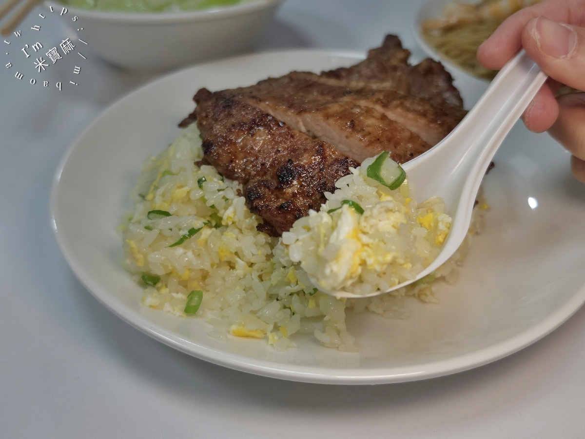 雙龍炒飯｜板橋美食，前鼎泰豐主廚掌勺，排骨蛋炒飯、沙茶蝦仁炒麵一次吃