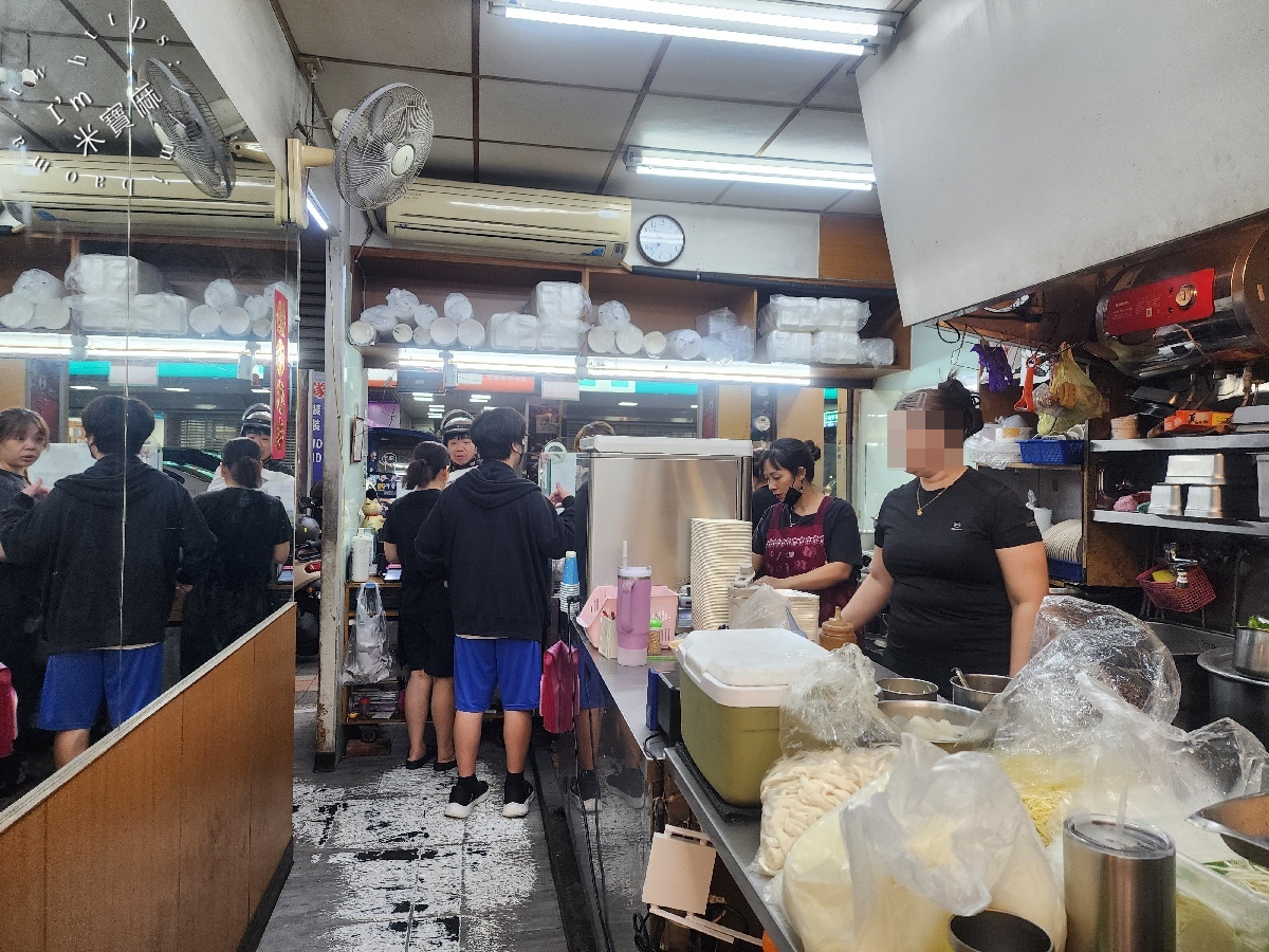 下港排骨酥湯 景新店｜中和景新街美食，排骨飯、排骨酥麵與苦瓜排骨湯實吃