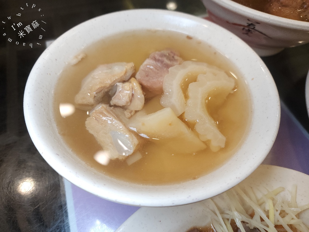 下港排骨酥湯 景新店｜中和景新街美食，排骨飯、排骨酥麵與苦瓜排骨湯實吃