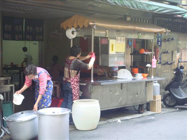 【美食介紹】板橋－莒光路200巷魷魚羹(麵)