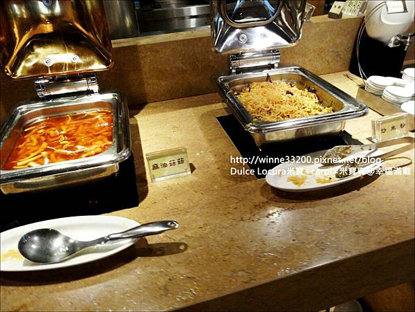 【食。素食吃到飽】板橋－原素食府。菜色多樣化。用餐時段人潮滿滿。府中捷運站。