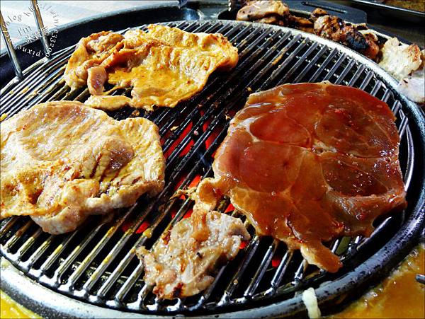 肉倉韓式烤肉吃到飽┃西門韓式料理。多種小菜自助式。拌飯自己玩♥哈根達斯&莫凡彼冰淇淋。