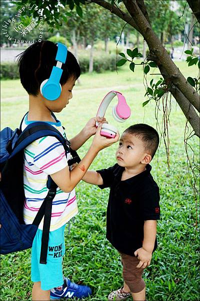 【親子。兒童耳機】美國LilGadgets兒童安全耳機。不夾手不夾髮。最高分貝93。SharePort多台耳機串連分享…環遊台灣都不成問題。安心讓孩子使用的耳機♥
