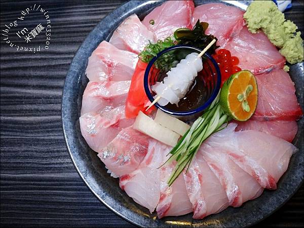 【食。台北海鮮丼】肥貓漁夫。秋季限定特選秋蟹丼。柚香百匯G魚丼。滿滿蟹膏超過癮♥柚香清爽超開胃♥