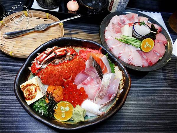 【食。台北海鮮丼】肥貓漁夫。秋季限定特選秋蟹丼。柚香百匯G魚丼。滿滿蟹膏超過癮♥柚香清爽超開胃♥