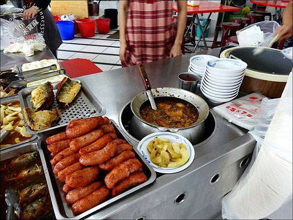 【食。台南】學甲虱目魚粥店。肉燥飯首推。虱目魚少了土味，多了鮮味♥台南人的早午餐♥