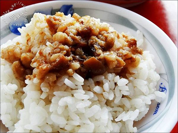 【食。台南】學甲虱目魚粥店。肉燥飯首推。虱目魚少了土味，多了鮮味♥台南人的早午餐♥