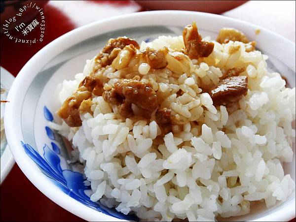 【食。台南】學甲虱目魚粥店。肉燥飯首推。虱目魚少了土味，多了鮮味♥台南人的早午餐♥