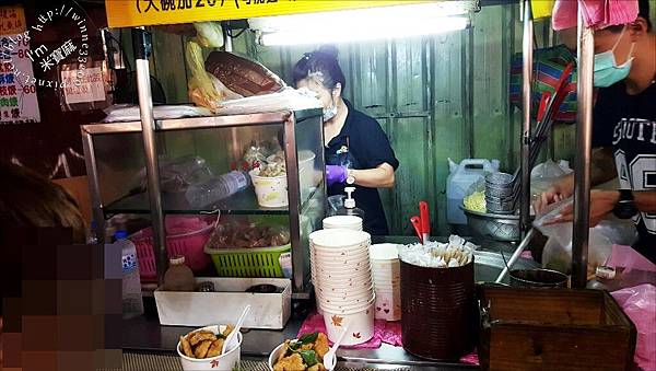 【食。板橋】祖傳魷魚羹。板橋後站必吃。府中捷運站。巷弄超人氣小吃♥流汗也不能錯過的好滋味