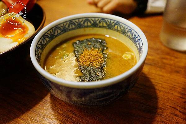 【食。台北】孩子超愛的好滋味。三田製麵所，大碗超滿足，孩子肚子圓呼呼♥兒童餐送玩具。三訪