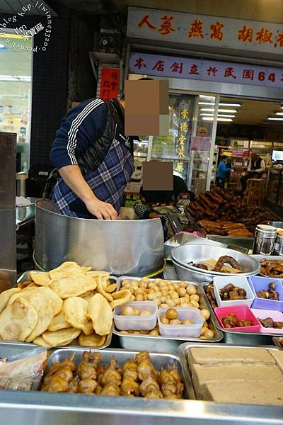 【食。三重】跟著在地人來探路。凱哥滷味/東山鴨頭。阿嬤級的雙和豬血糕。沒有雷只有港動♥