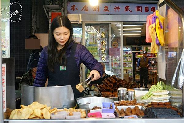 【食。三重】跟著在地人來探路。凱哥滷味/東山鴨頭。阿嬤級的雙和豬血糕。沒有雷只有港動♥