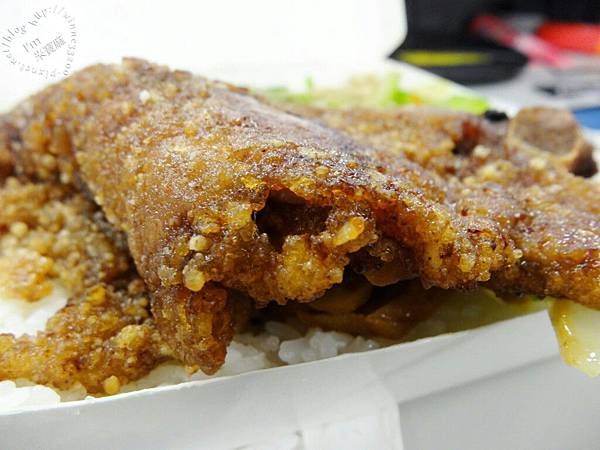 板橋便當必吃林立食堂。板橋25老店~鱈魚/蔥爆牛肉/排骨/簡餐飯菜