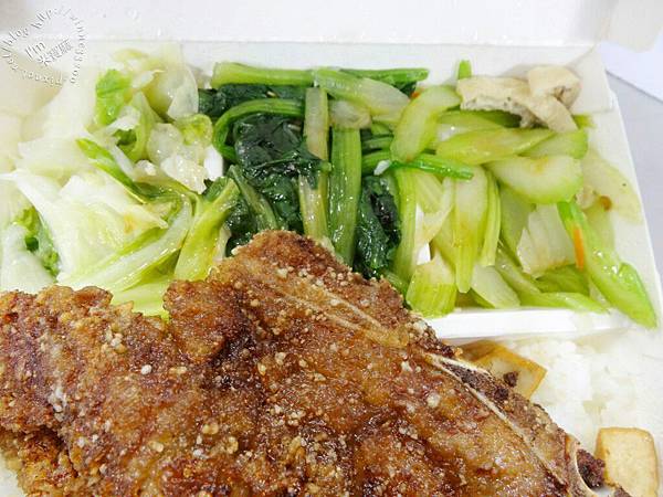 板橋便當必吃林立食堂。板橋25老店~鱈魚/蔥爆牛肉/排骨/簡餐飯菜