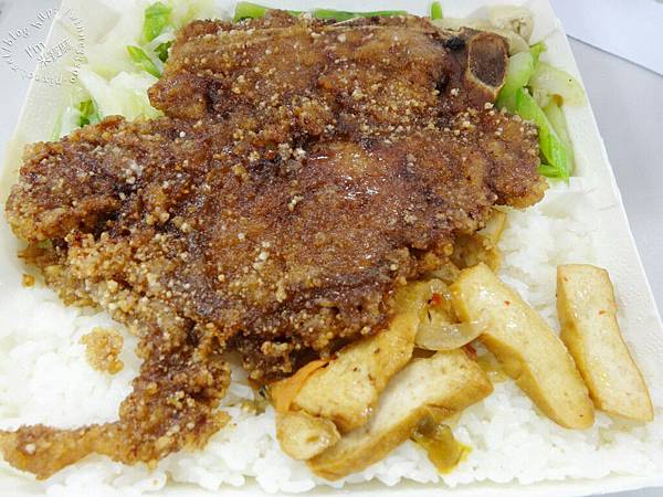 板橋便當必吃林立食堂。板橋25老店~鱈魚/蔥爆牛肉/排骨/簡餐飯菜