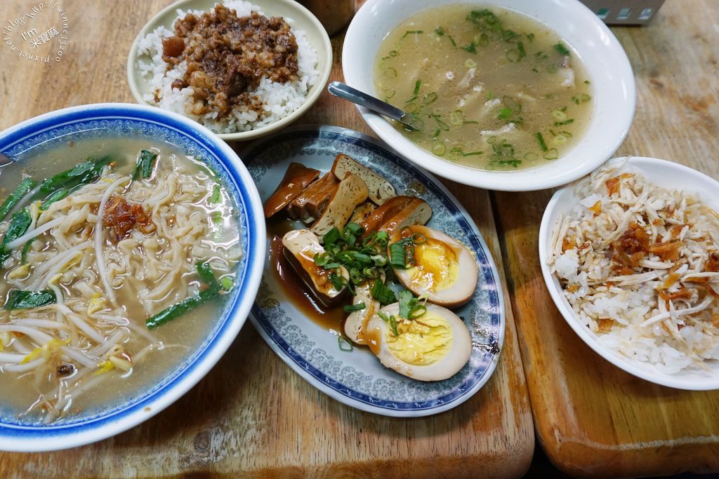 永和美食┃意麵超好吃。固湯頭切仔麵。小菜選擇多。平價小吃美味