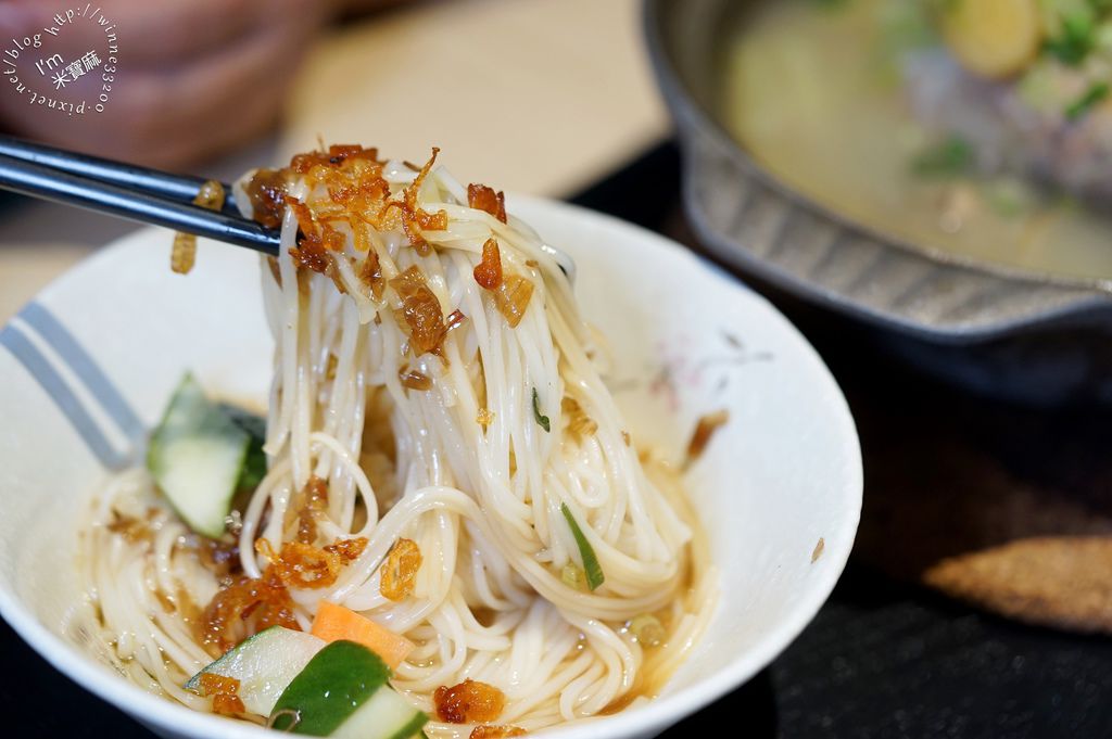 永康商圈養生美食┃永康錄雞湯。麻油雞湯。糯米雞湯。黑豆酒滴啤酒。全家大小歡聚好選擇。滴雞精禮盒 @米寶麻幸福滿載