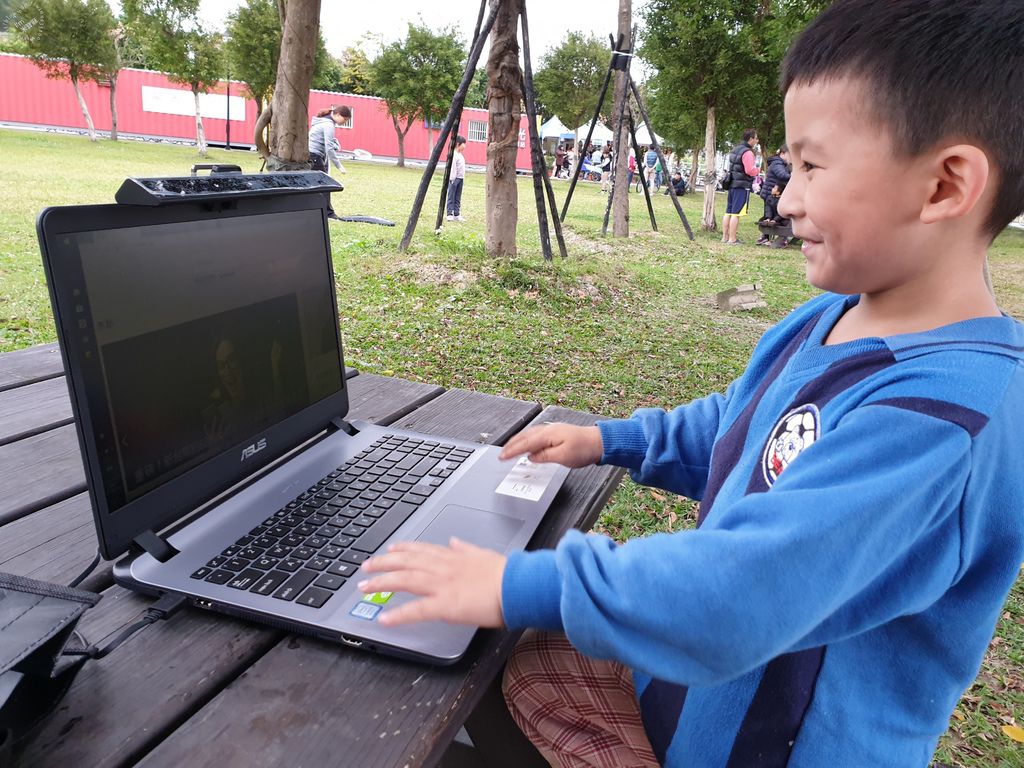 ScreenBar Lite筆電智能掛燈 (21)