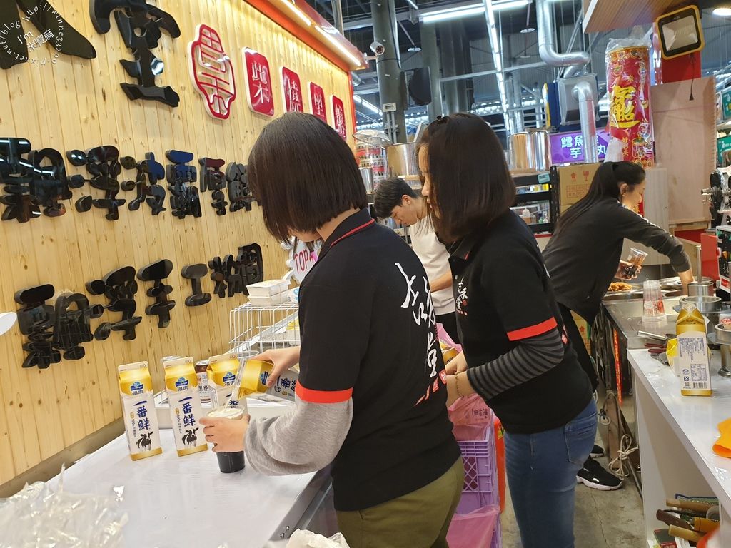 新店安和國際觀光夜市 陶岩黃金脆薯(甘梅粉) 微笑雞蛋糕 吉禾堂柴燒黑糖 火爆雞排(椒鹽) (16)