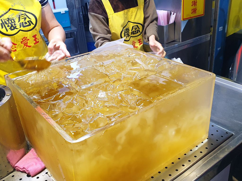 艋舺夜市美食 東港旗魚黑輪 丸田飛碟燒 懷念愛玉 廣州街20年老店蚵仔煎 傳奇地瓜球 (23)