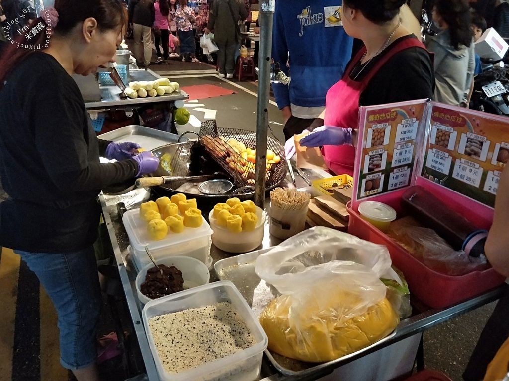 艋舺夜市美食 東港旗魚黑輪 丸田飛碟燒 懷念愛玉 廣州街20年老店蚵仔煎 傳奇地瓜球 (35)