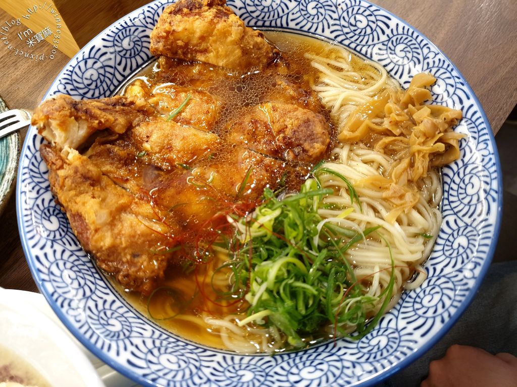 奧特拉麵Ramen Ultra 錦拉麵┃板橋環球美食。雞湯拉麵、醬油雞排麵。湯頭濃郁 麵Q勁 @米寶麻幸福滿載