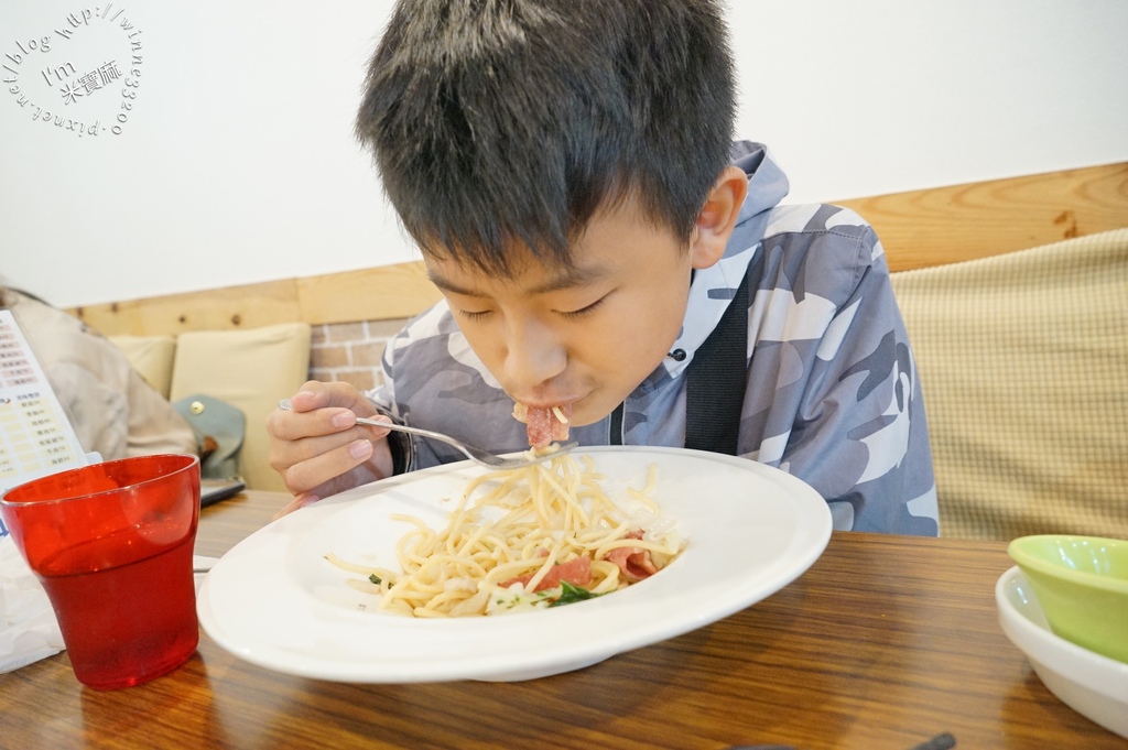 Win Win Pasta 景安店┃中和義大利麵。比臉大的焗烤來這吃。飲料濃湯自助無限