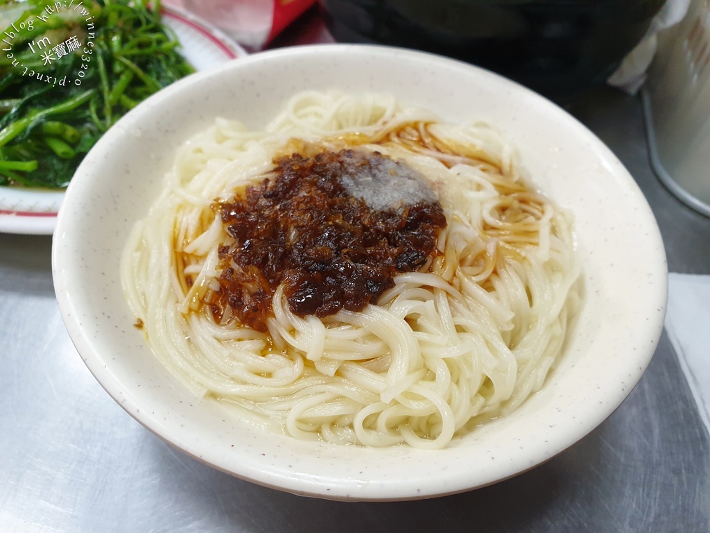 賴岡山羊肉┃油香魯肉飯及麵線配各式羊肉湯超滿足。新店老字號晚餐宵夜