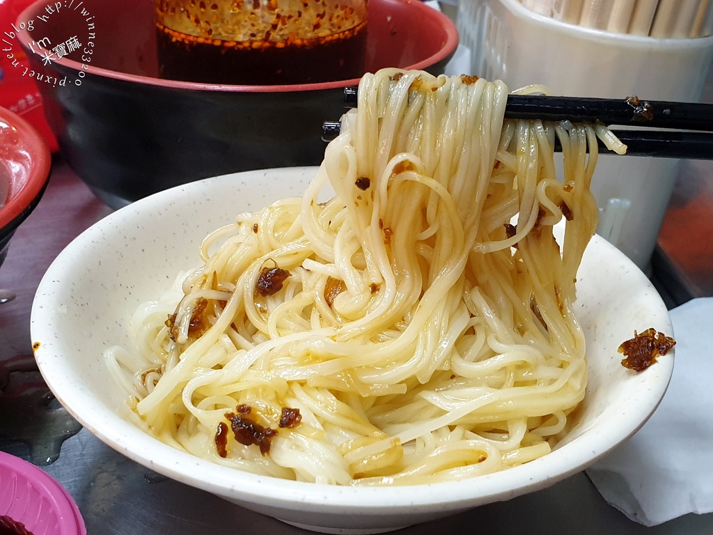 賴岡山羊肉┃油香魯肉飯及麵線配各式羊肉湯超滿足。新店老字號晚餐宵夜