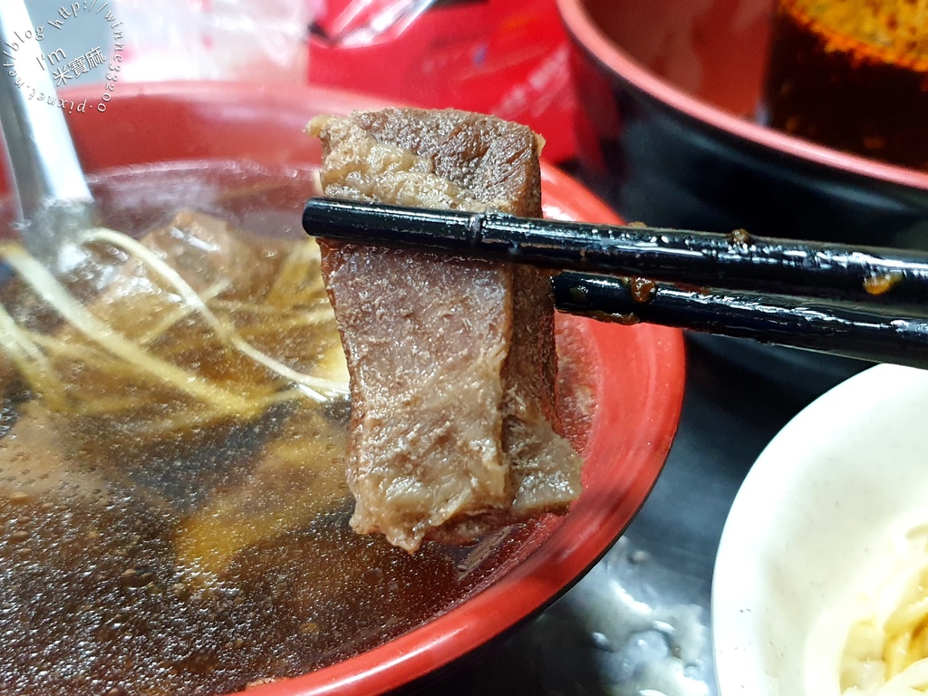 賴岡山羊肉┃油香魯肉飯及麵線配各式羊肉湯超滿足。新店老字號晚餐宵夜