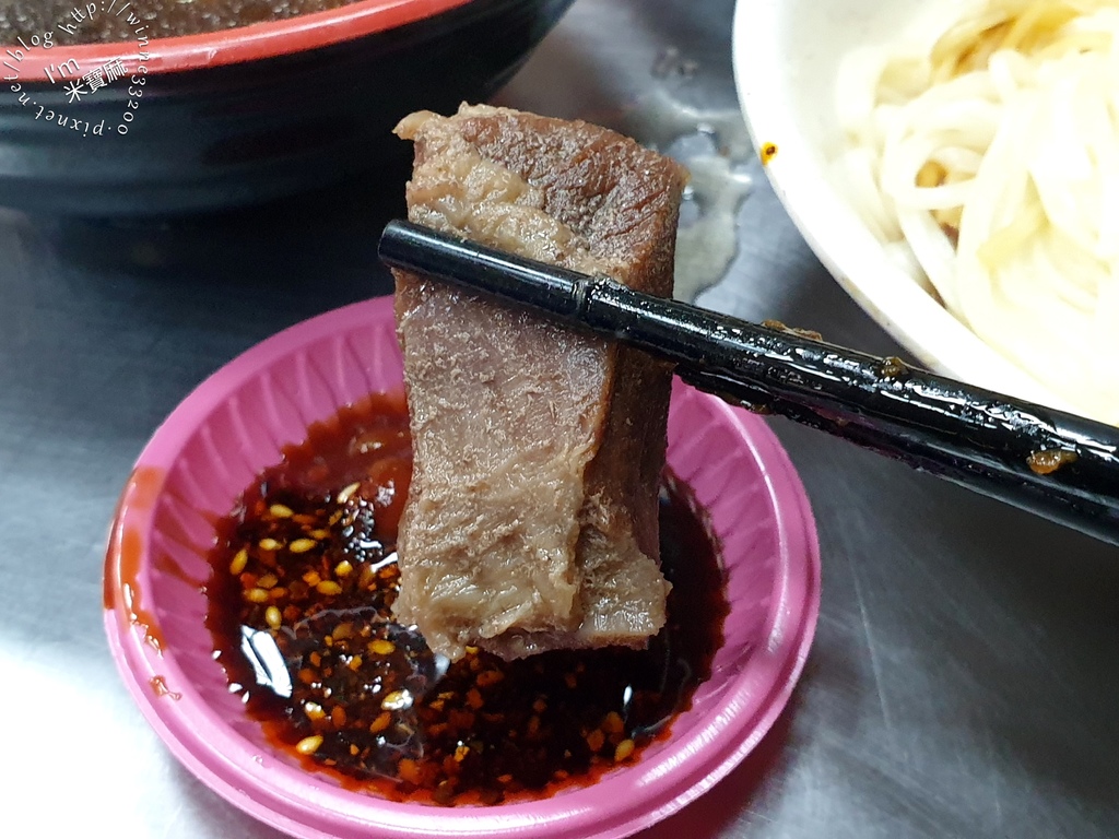 賴岡山羊肉┃油香魯肉飯及麵線配各式羊肉湯超滿足。新店老字號晚餐宵夜