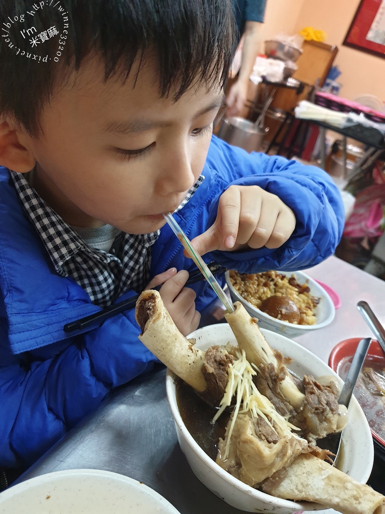 賴岡山羊肉┃油香魯肉飯及麵線配各式羊肉湯超滿足。新店老字號晚餐宵夜