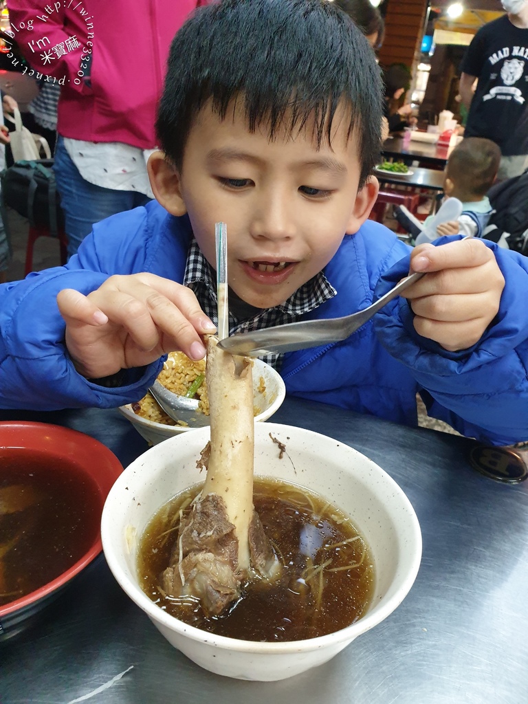 賴岡山羊肉┃油香魯肉飯及麵線配各式羊肉湯超滿足。新店老字號晚餐宵夜